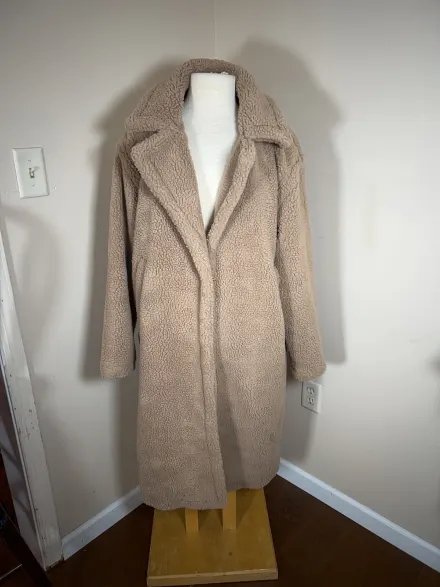The original phone photo of the same beige teddy coat
